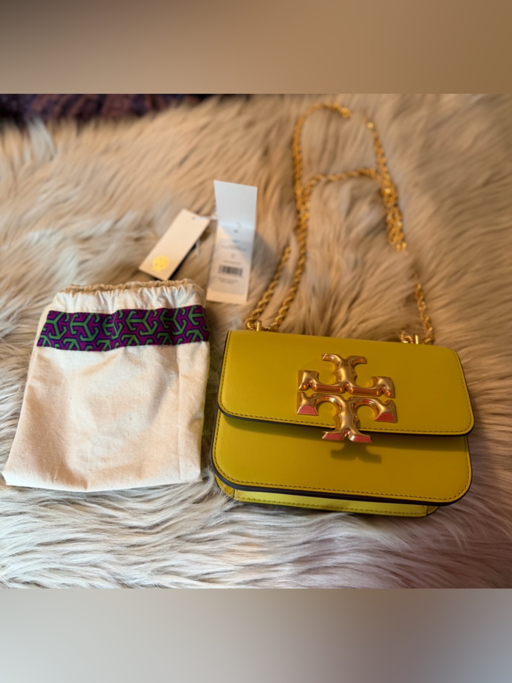 Tory Burch Small Eleanor Chain Crossbody with Gold Logo. - Picture 3 of 16